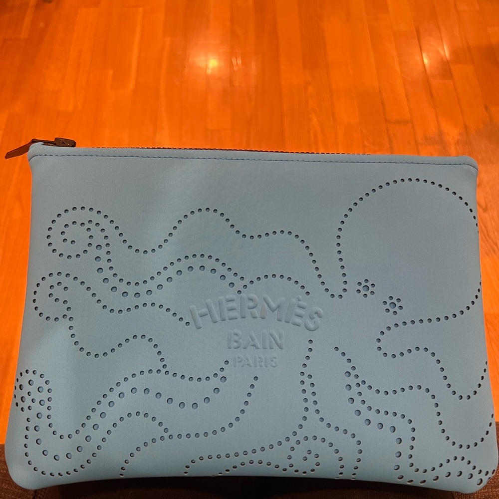 Brand new le bain pouch! Medium size
